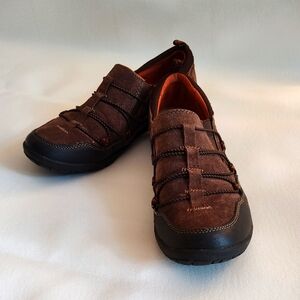 Earth Origins Size 9.5M April Hiking Slip On Leather Shoe Camping Trail Walking